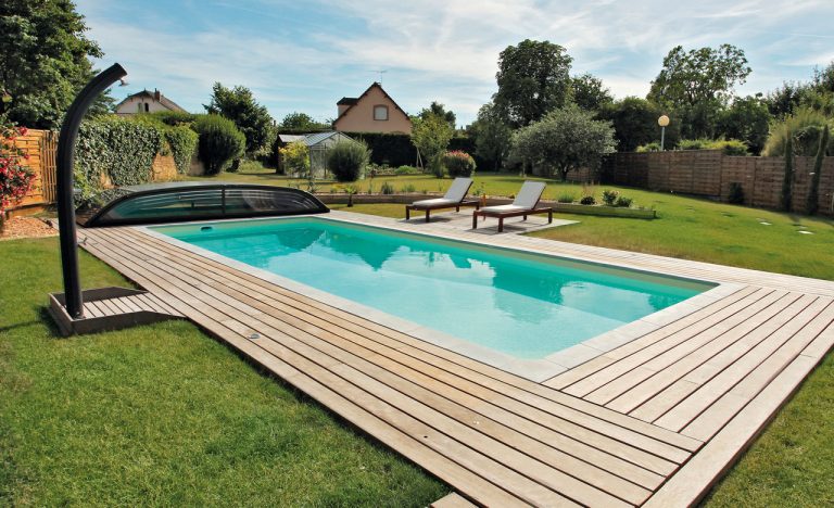 Pool mit sandfarbener Beckenfolie von Desjoyaux